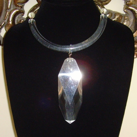 Judith Hendler Clear Lucite Collar Necklace - Picture 14 of 16